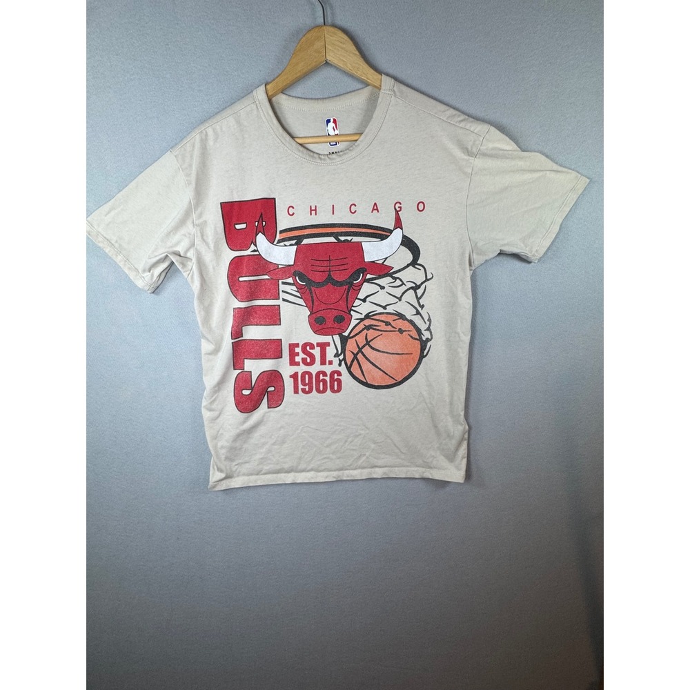 NBA Chicago Bulls Graphic T-Shirt Tan Est 1966 Basketball Logo Small